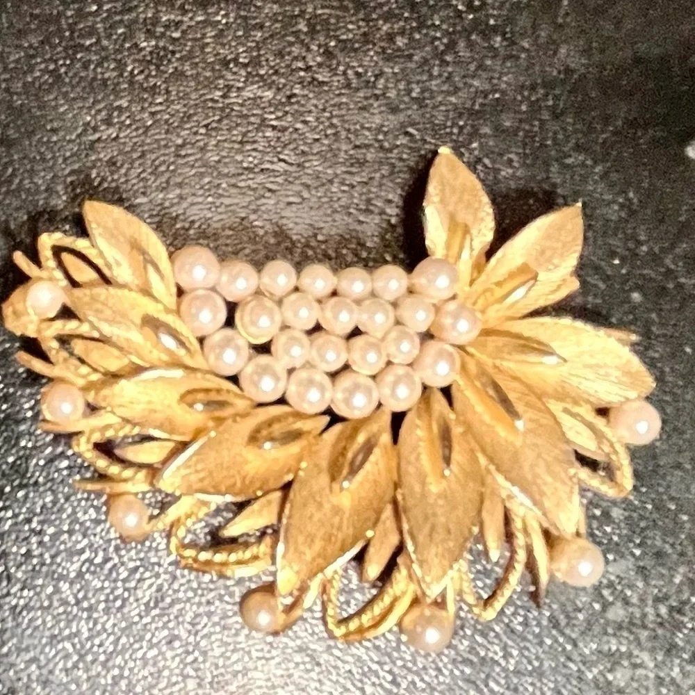 Vintage Gold Faux Pearl Leaf Brooch Pin Mid Century Modern MCM Grannycore 2”
